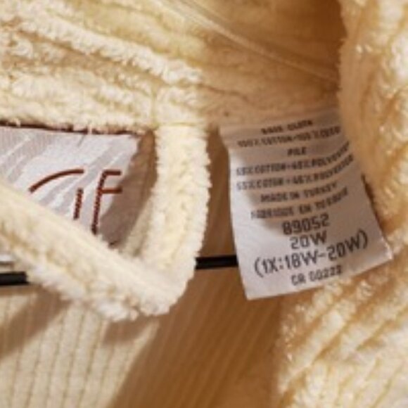 White Robe - Picture 2 of 2